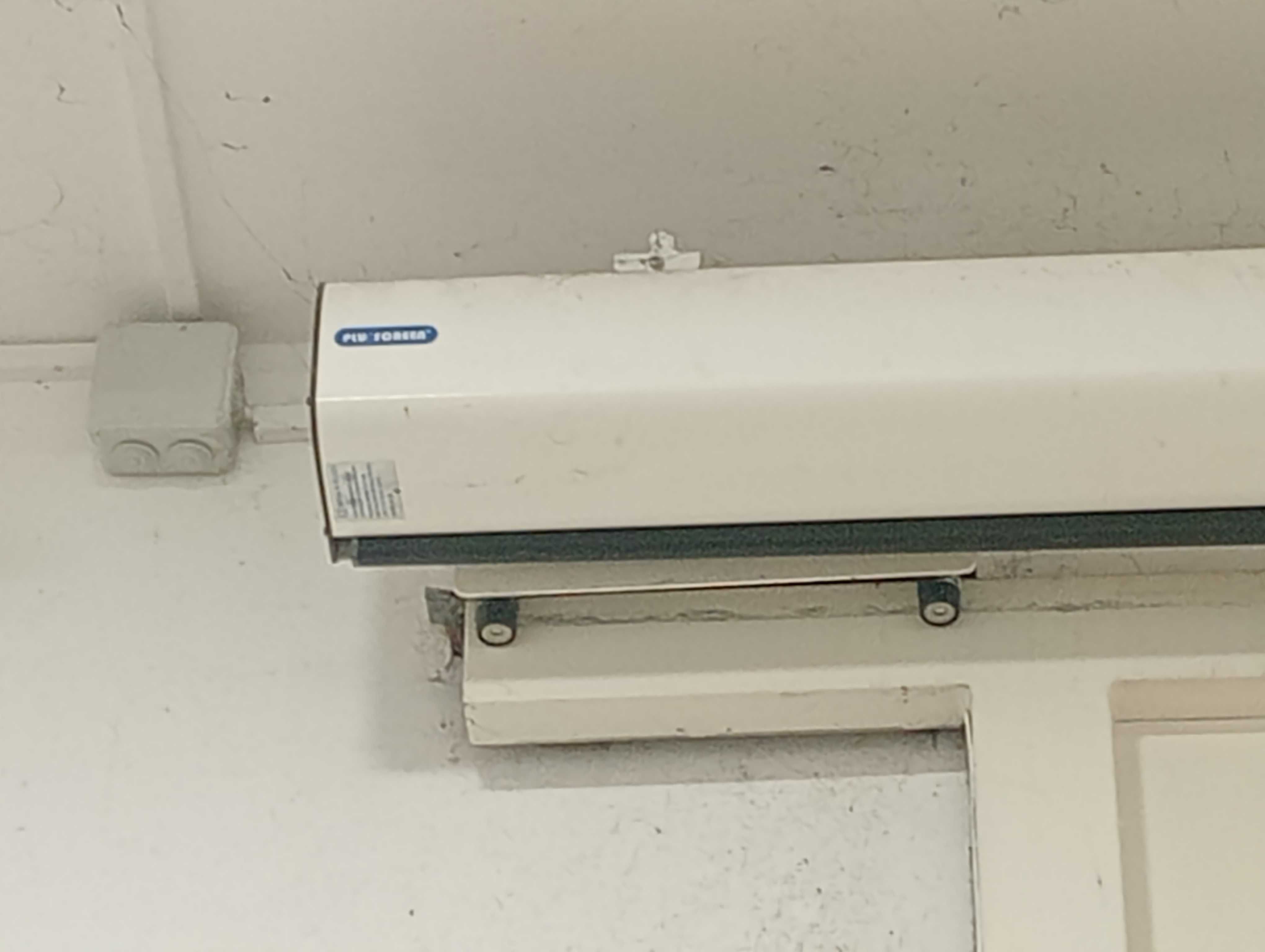 Tela de Projeção Elétrica em excelentes condições