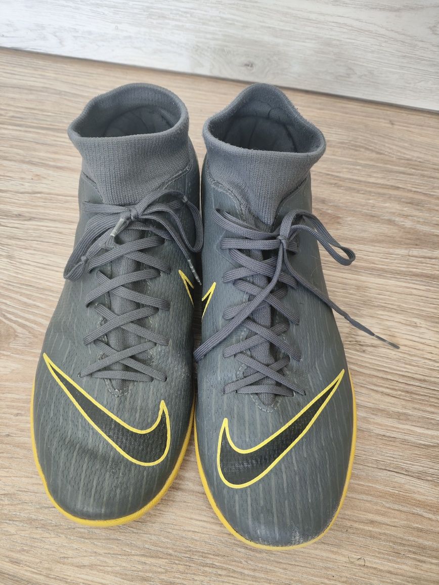 Buty piłkarskie Nike halowki