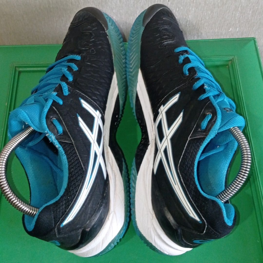 Кросівки фірми Asics 42 розміру