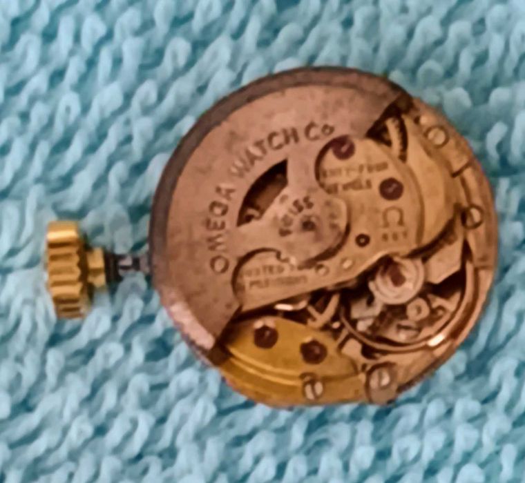 Movimento OMEGA Ladymatic a funcionar (Movimento, coroa, vidro safira)