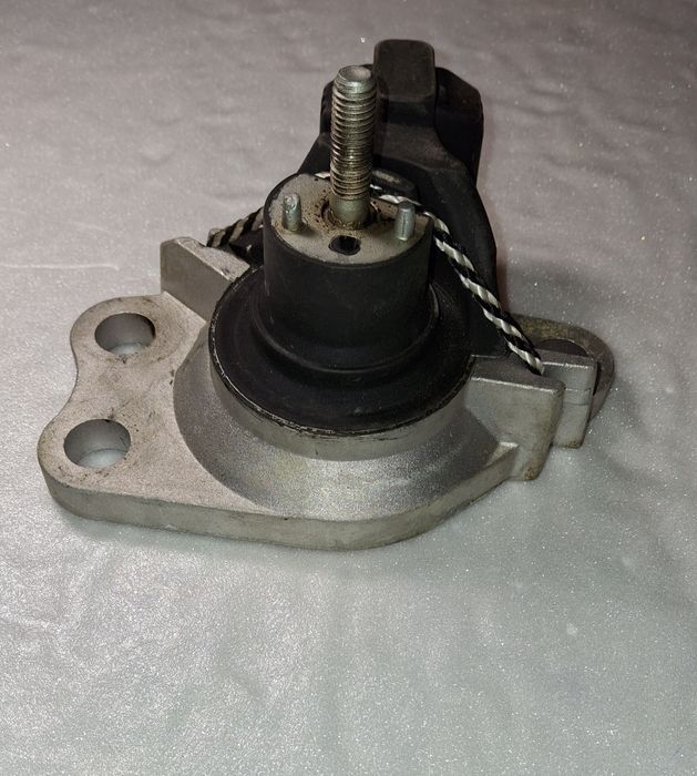 Подушка двигателя