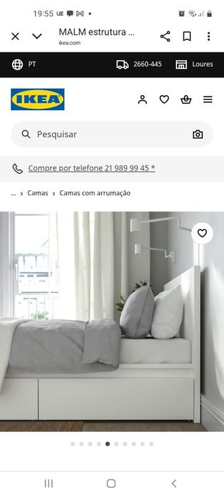 Cama e mesa de cabeceira