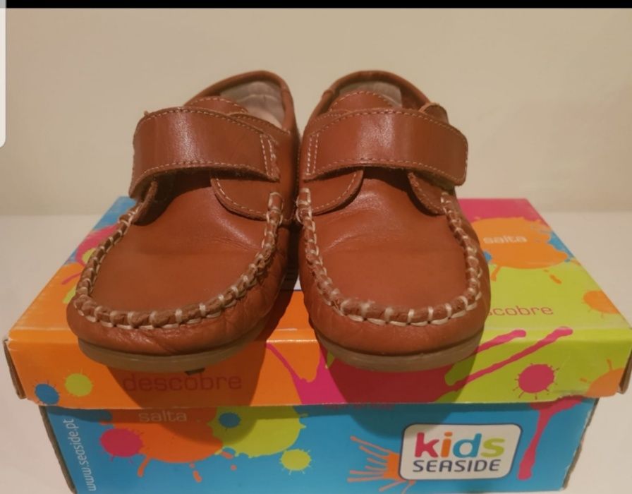 Sapatos com tira velcro camel