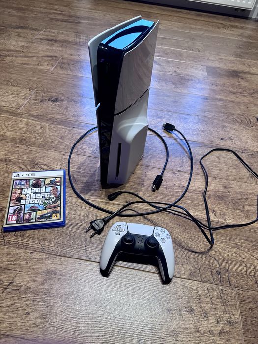 Konsola PS5 Slim z napędem + gra GTA 5