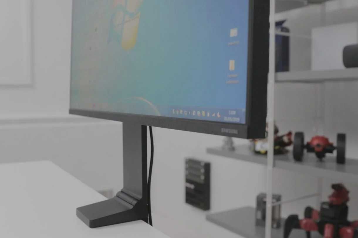 Monitor LED 32" Samsung LS32R750UXEN 3840 x 2160 px VA jak Nowy