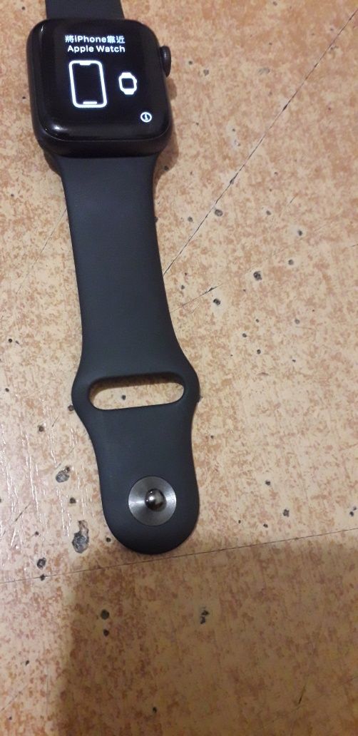 Apple Watch SE 40мм алюміній