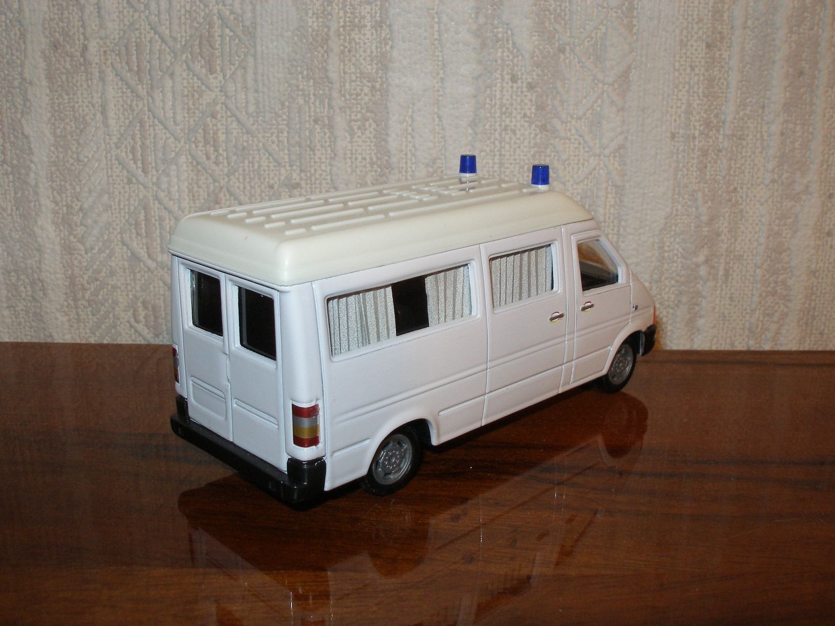 Volkswagen LT автомобиль спецслужб (Cararama, конверсия)