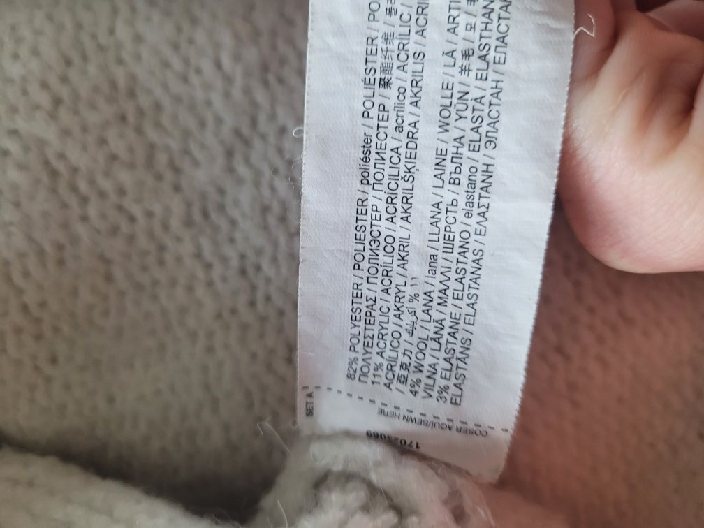 Gruby biały sweter oversize golf Mango