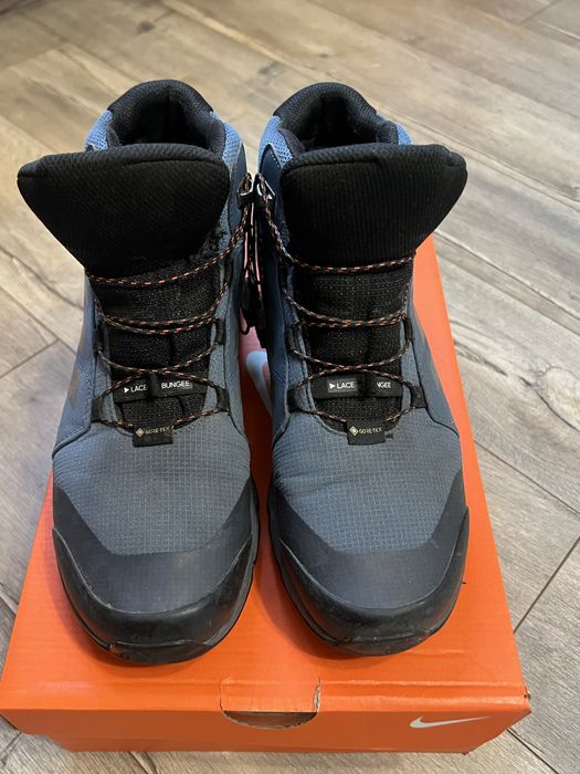 Adidas terrex.
