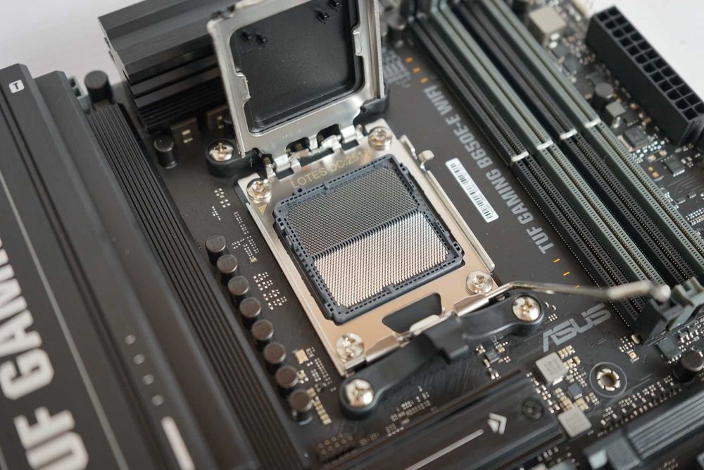 Материнська плата Asus TUF Gaming B650E-E Wifi AM5 Ryzen 5/7/9