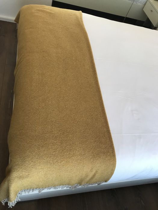 Conjunto de 4 almofadas e manta. Veja os outros dos meus anúncios.