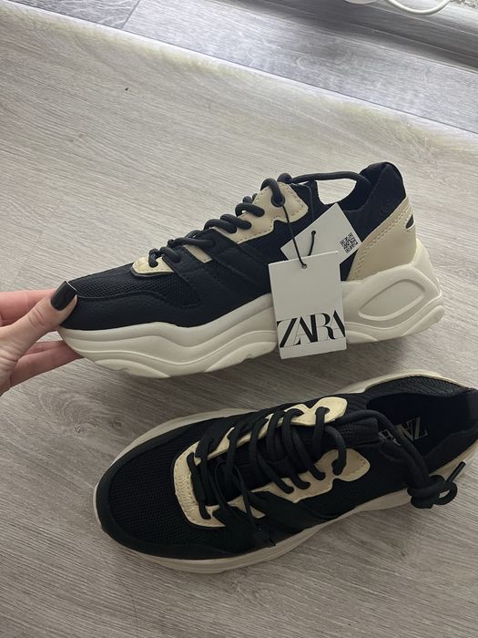 Кросівки на платформі Zara