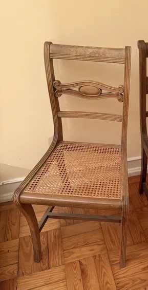 Cadeira de madeira e palhinha