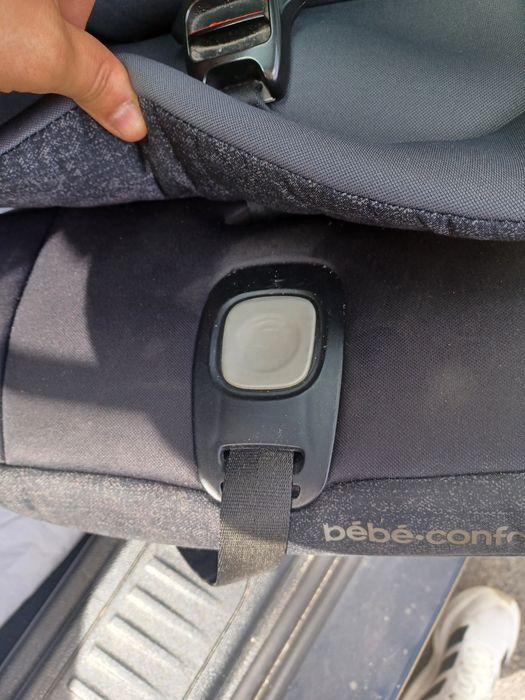 Cadeira Auto Bébé Confort Titan Pro 2018 com Isofix