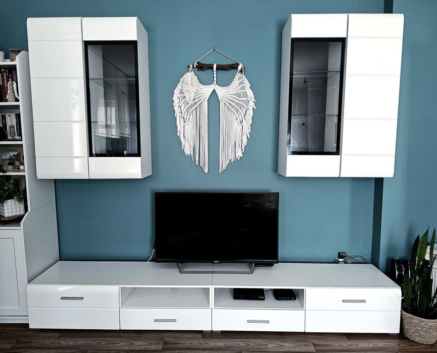 Zestaw białych szafek RTV - Agata Meble