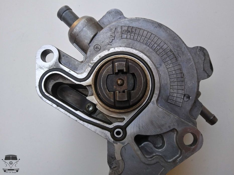 Вакуумный насос (тандемный) (038 145 209 А) Гольф 4 Шкода Пассат Б5