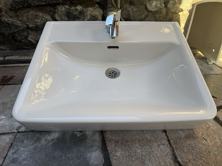 Раковина умивальник Laufen з напівпʼєдесталом та змішувачем Grohe