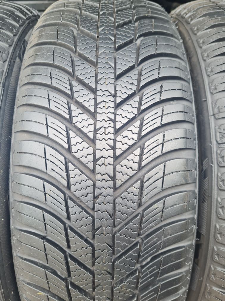 185/60R15 Nexen N'blue 4 Season.