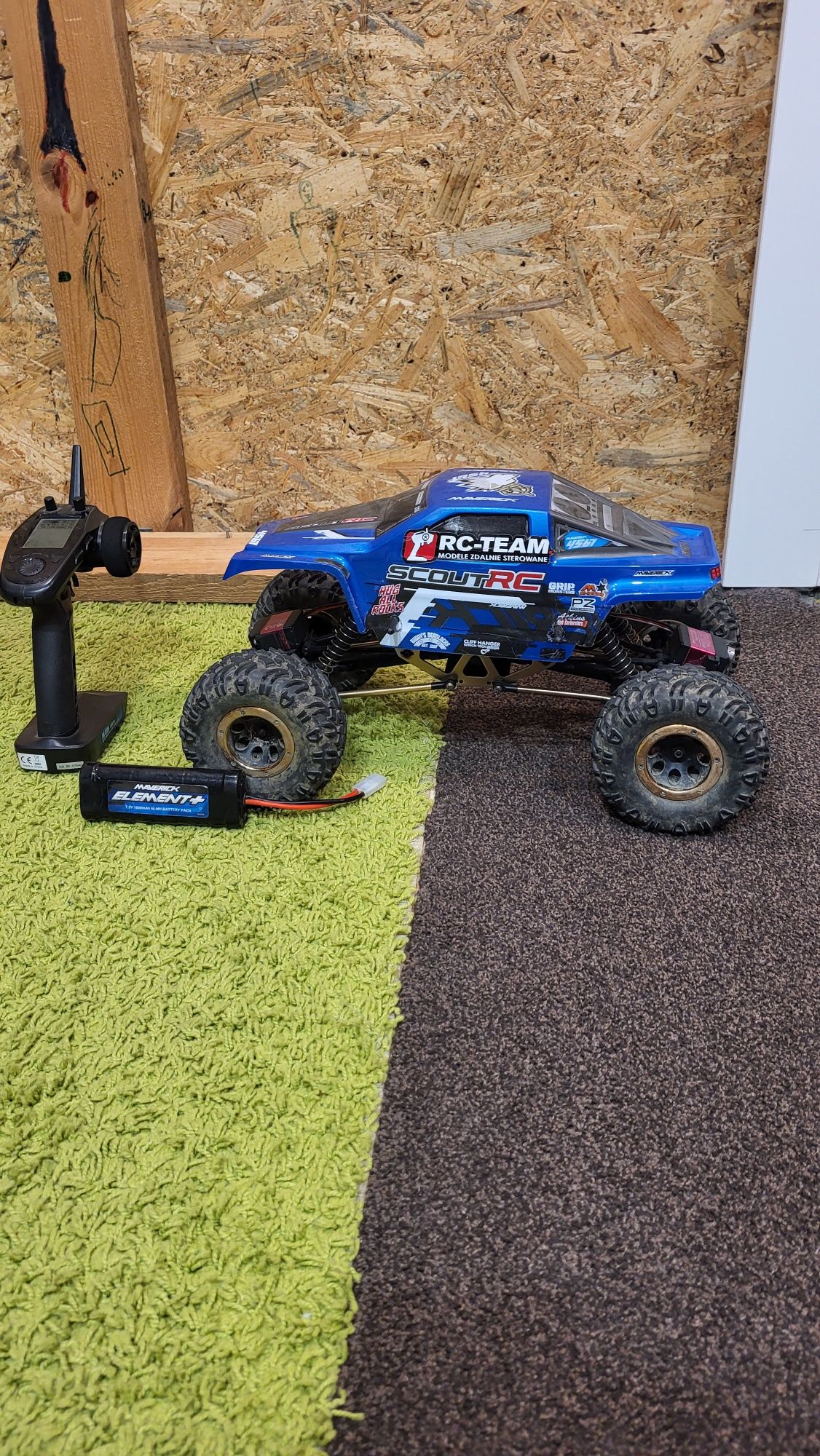 Model RC scout crawler Maverick