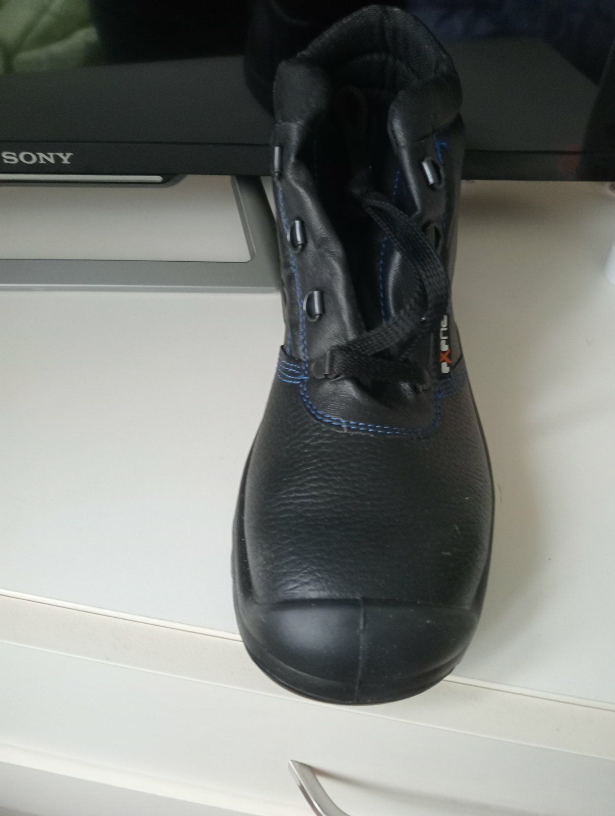 Нові робочі чоботи - спецвзуття