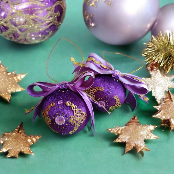 Новорічні ялинкові кулі ручної роботи.