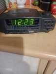 Radio.    budzik