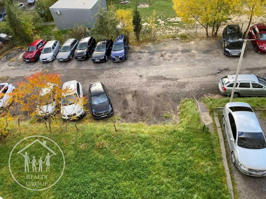 3к на Сихові, ізольовані кімнати +паркомісце +підвал