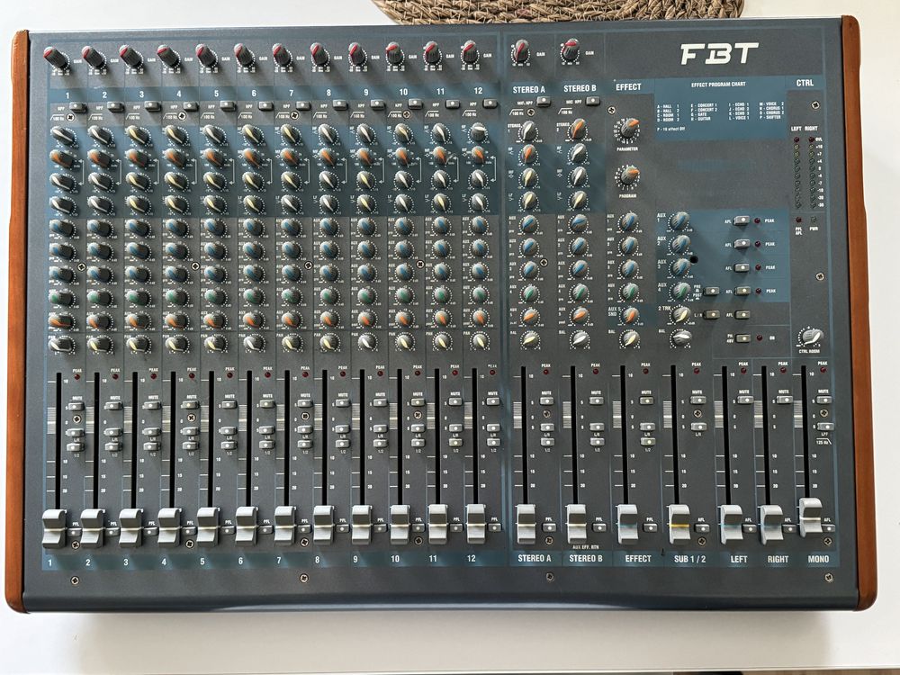 Mikser analogowy FBT Formula 122E + case