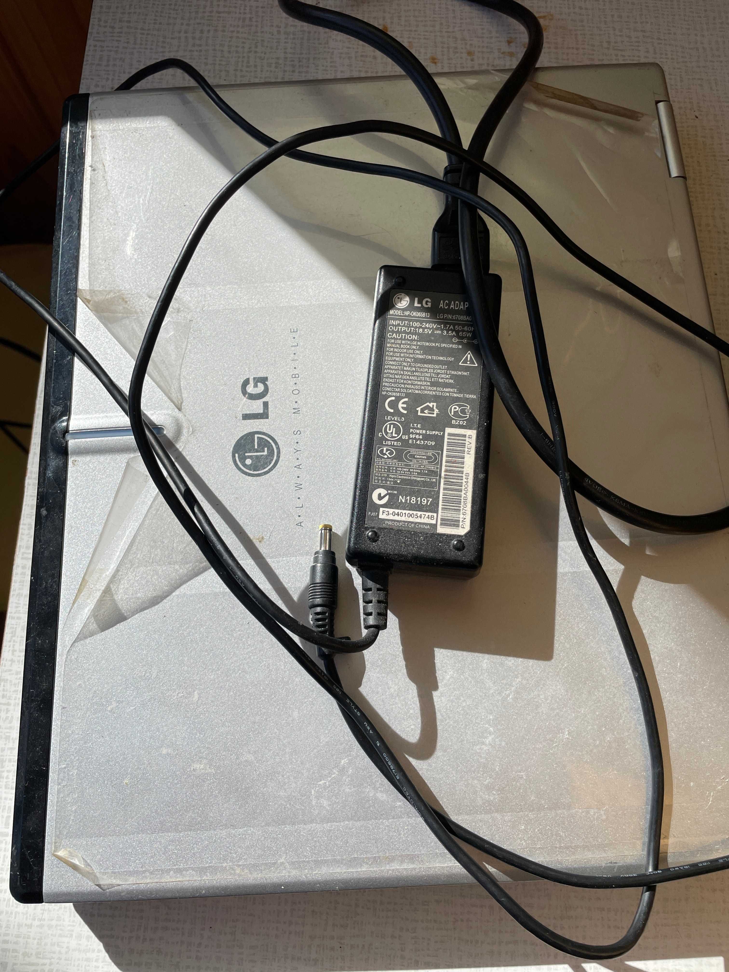 LG LM40 ноутбук працюючий