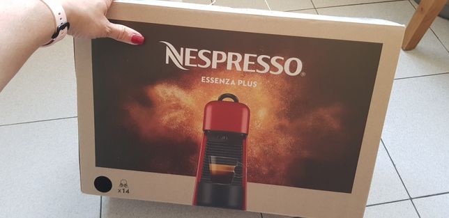 Máquina Nespresso Essenza Plus