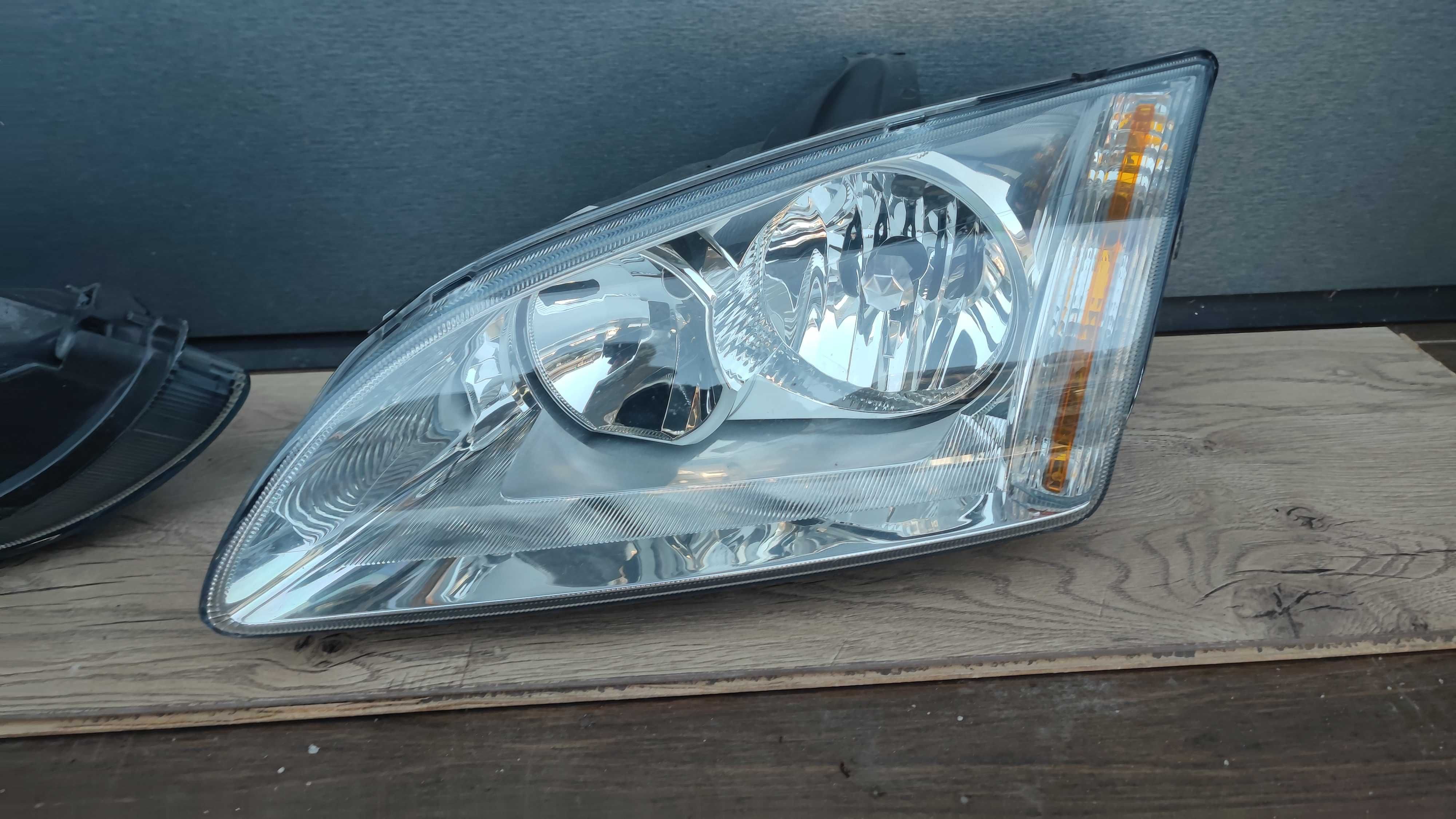 Lampa ford focus mk2 jasna