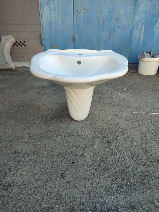 Умивальник підвісний