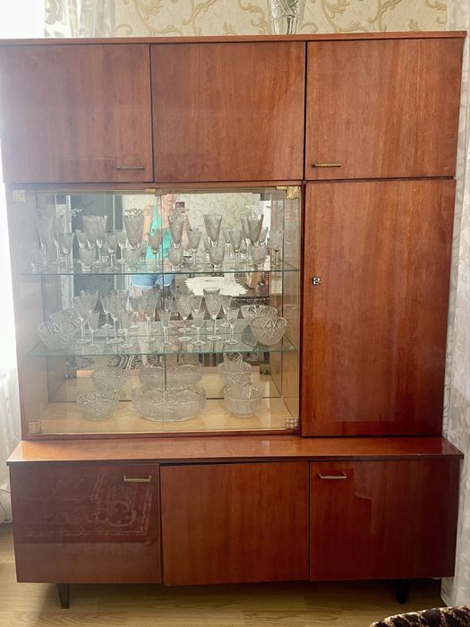 Меблі для вітальні, сервант