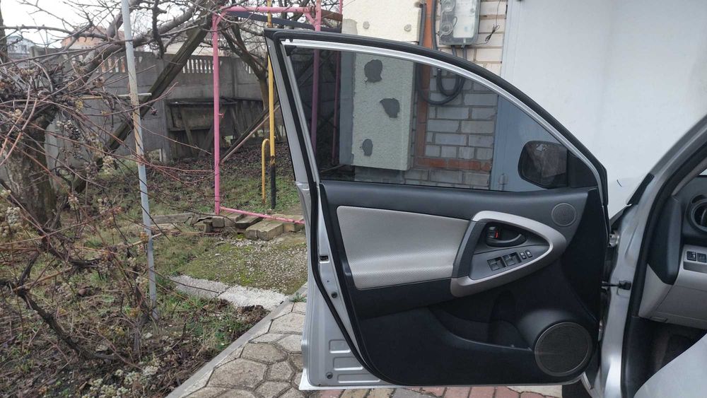 Toyota RAV - 4 лонг 2006 рік газ-бензин