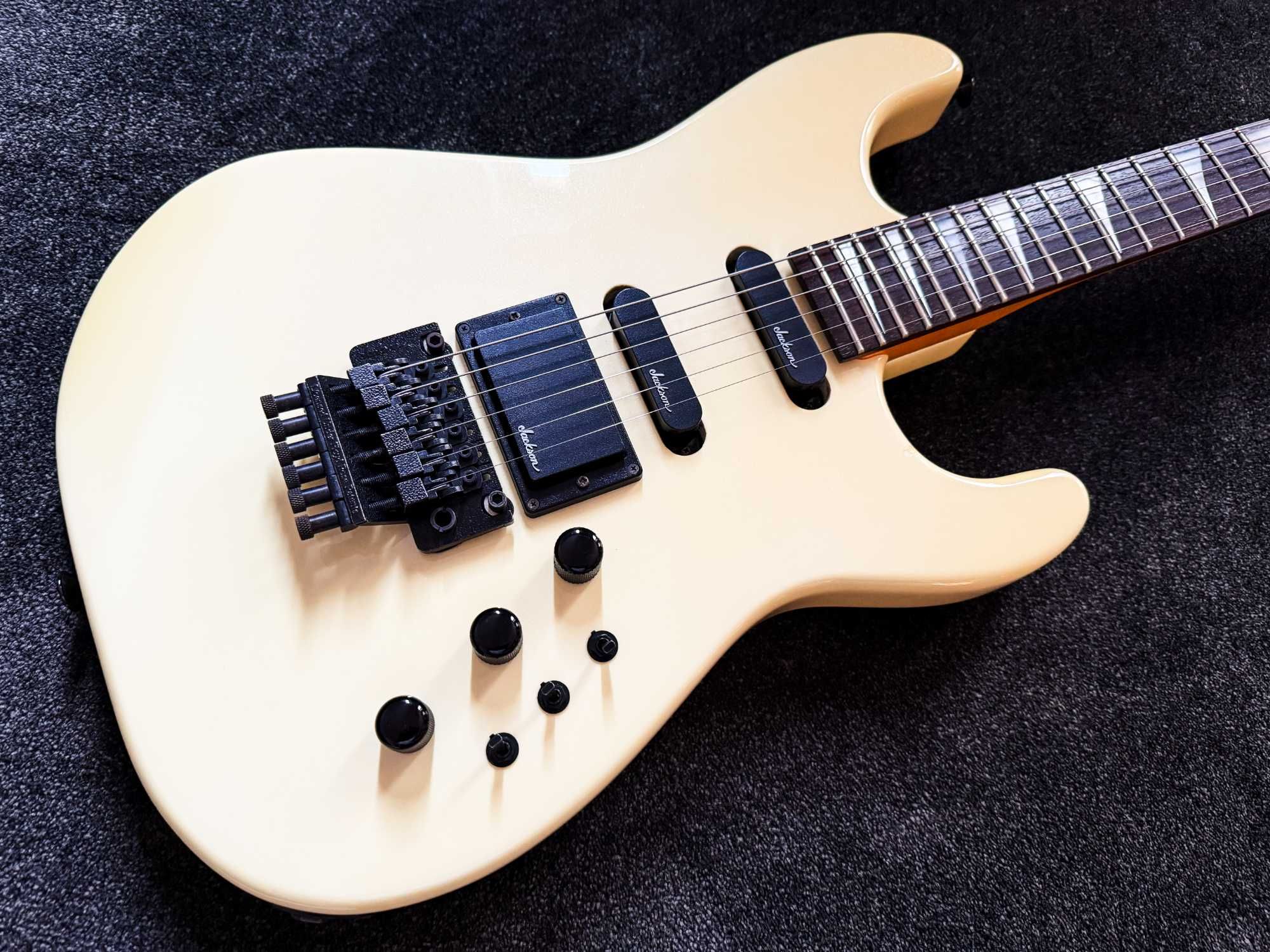 Charvel Model 4 Pearl White + pokrowiec