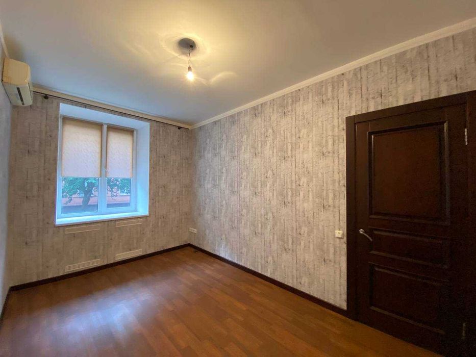 Продаётся 2-комнатная  «сталинка» на ЮГОКе, пр. Южный