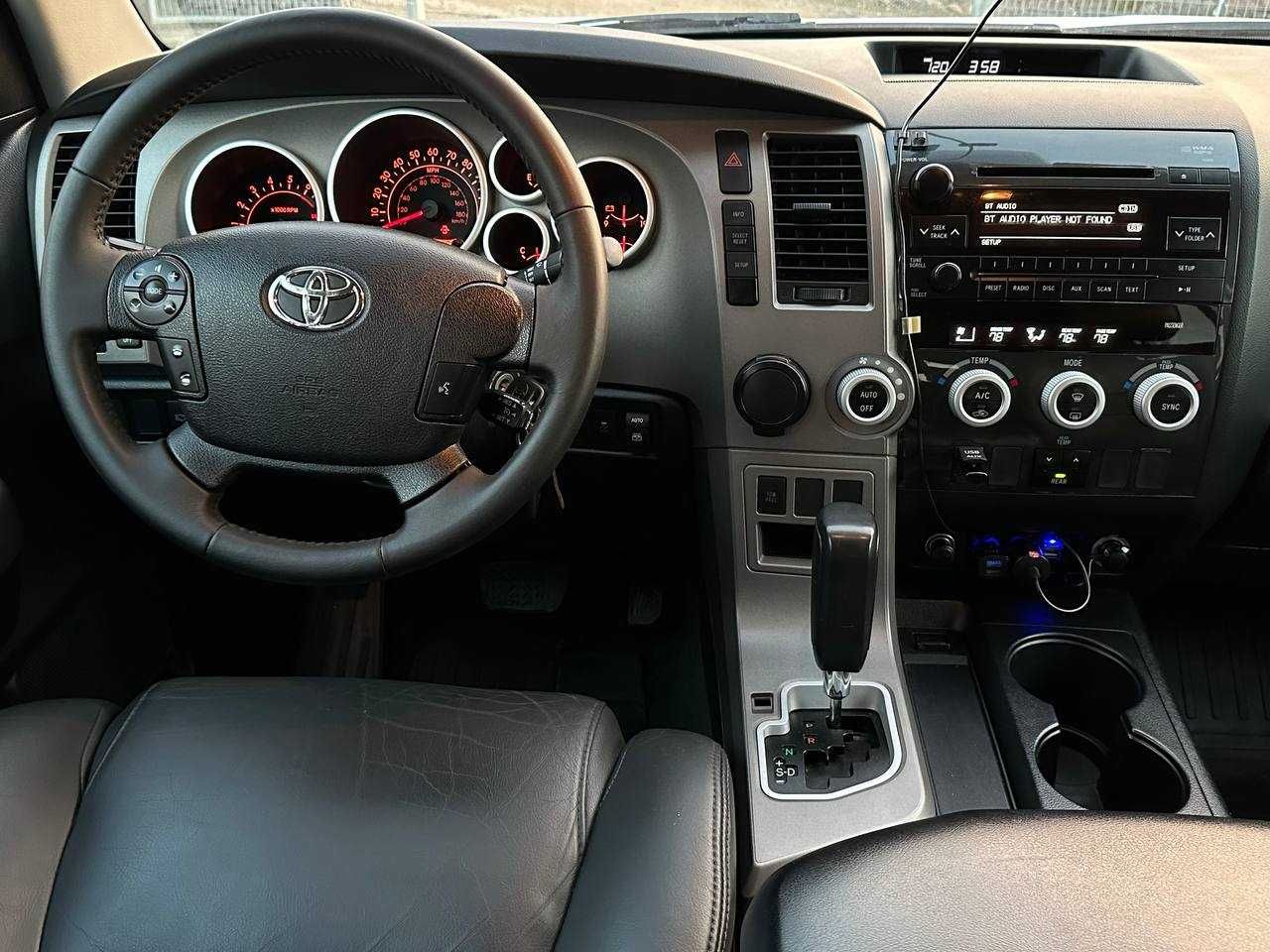 Авто Toyota Sequoia 2013