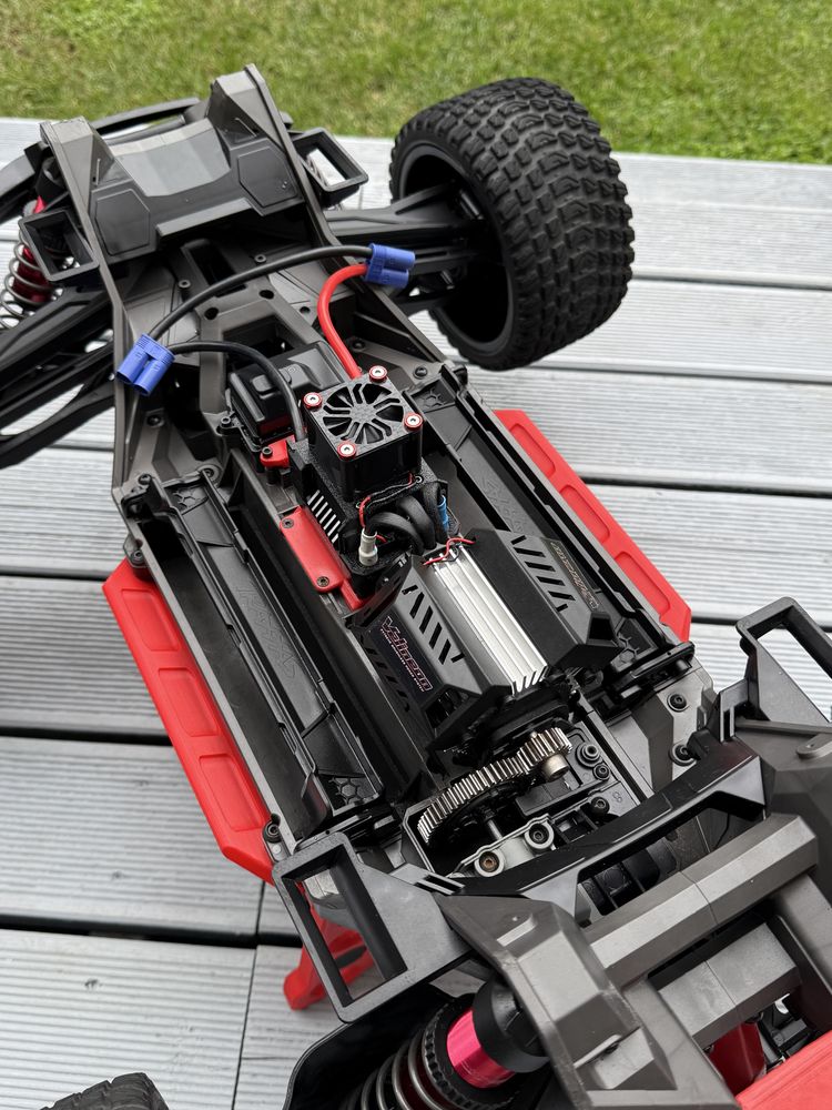 Model RC Traxxas XRT 8S 1:6