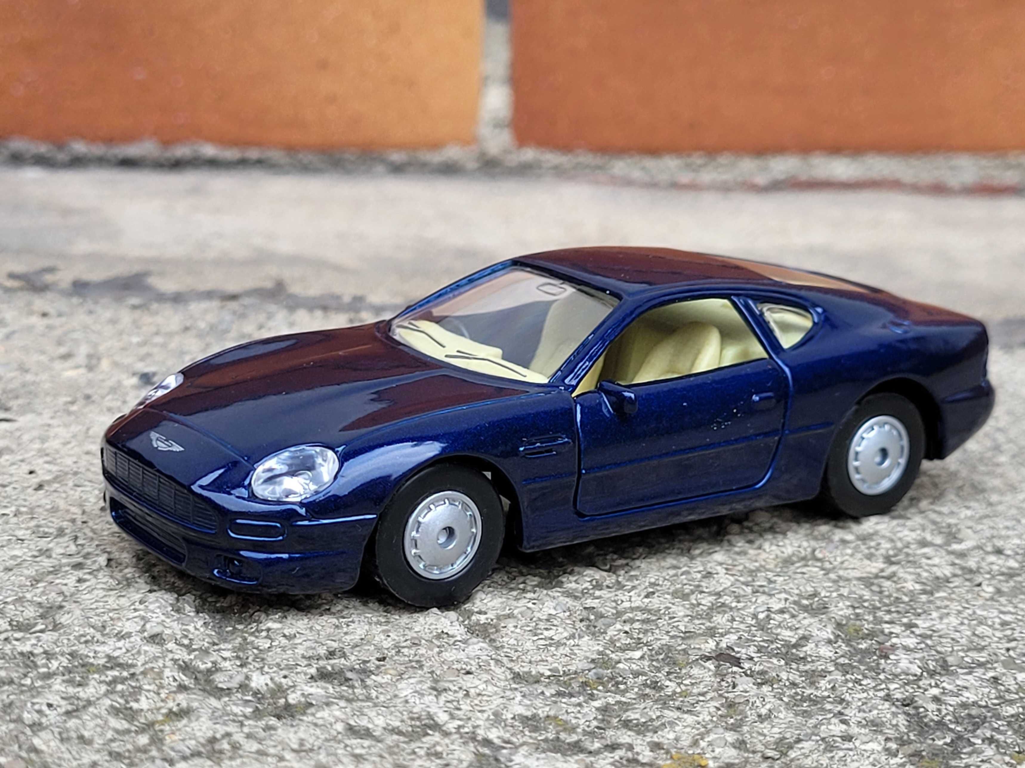 Kolekcja modeli 1:40 Aston Martin DB7 Maisto Shell