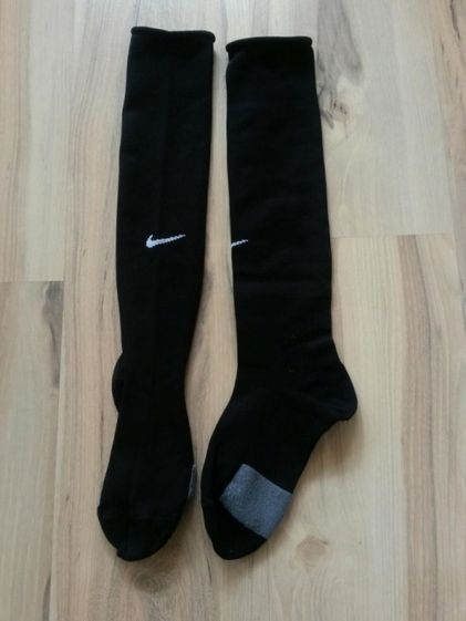 Ochraniacze na golenie oraz skarpety nike młodzieżowe