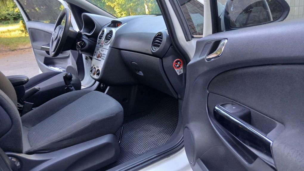 Продам Opel Corsa 1.2 2011 рік.