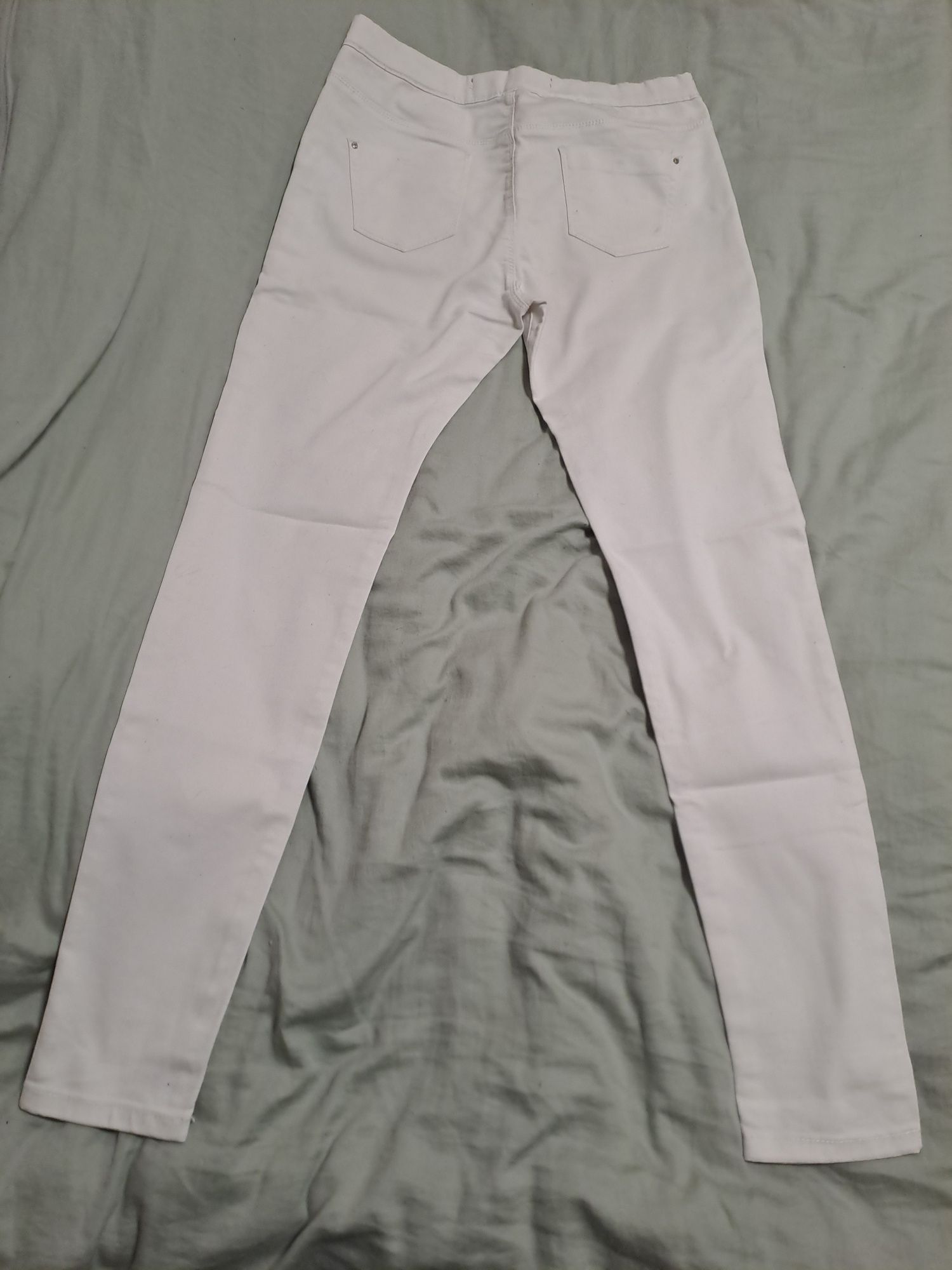 Biele spodnie skinny, rurki