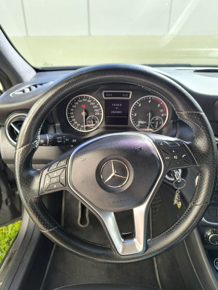 Mercedes-Benz A180