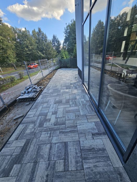 Brukarstwo, Ogrodzenia, Kostka Brukowa, Układanie kostki Brukowej