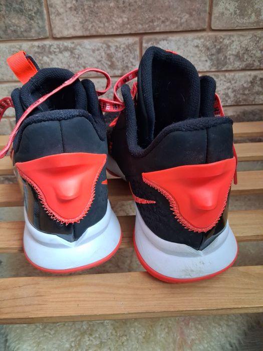 Чоловічі баскетбольні кросівки Nike LeBron Witness 5 EP Bred