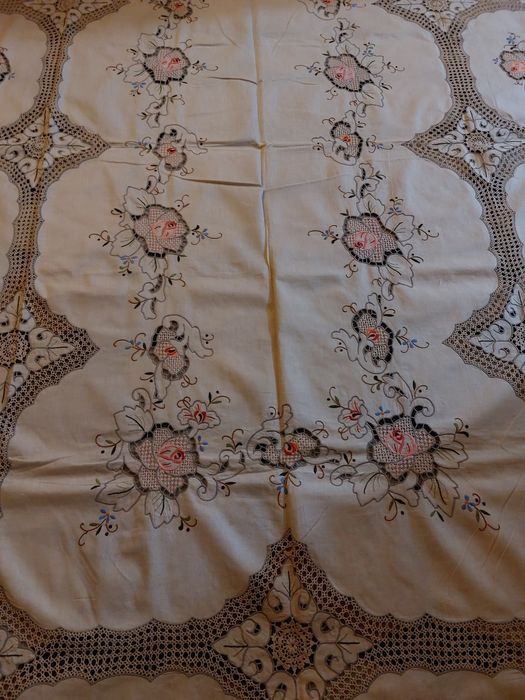 Toalha de algodão bordada e guardanapos