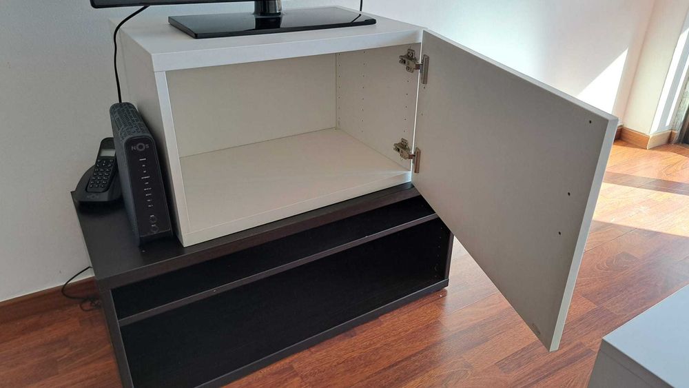 Móvel pequeno branco