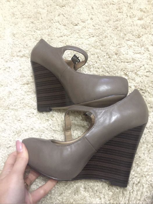 Туфлі, лодочки, ботінки, туфельки на платформі