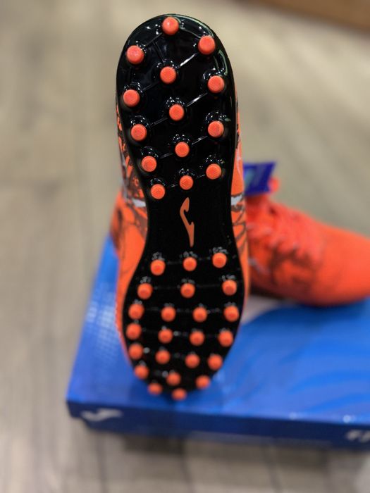 Футбольні бутси Joma