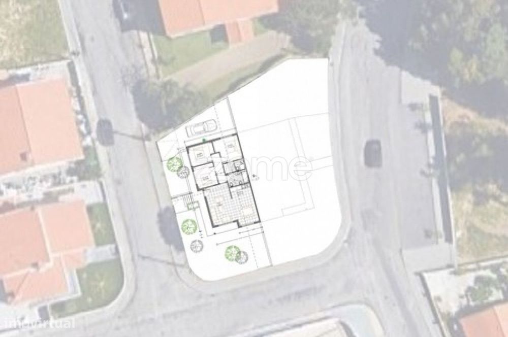 Lote de Terreno com 350m² - Com Projeto Caducado para Moradia Térre...